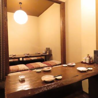 【大人数での宴会に最適】掘りごたつ席は最大14名までの利用も可能！半個室でくつろげる空間はご友人との集まりに最適！厳選された海鮮と料理にぴったりなお酒の数々をお楽しみください！