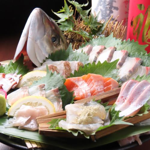 【鮮やかな海の恵みを召し上がれ♪】お刺身盛り合わせ１人前1980円(税込)