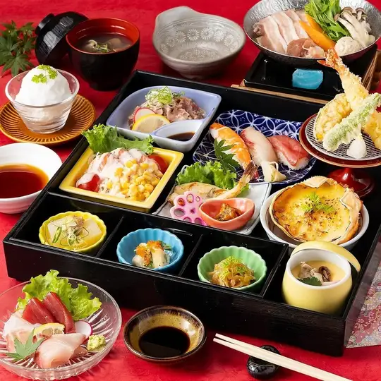 庆祝与哀悼餐（冬季）【高级套餐（松树）】：黄尾鱼涮涮锅、鸡肉鞑靼、干河豚、中等肥美金枪鱼（午餐和晚餐）