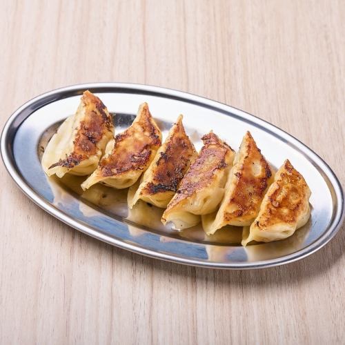Fried dumplings (6 pieces)