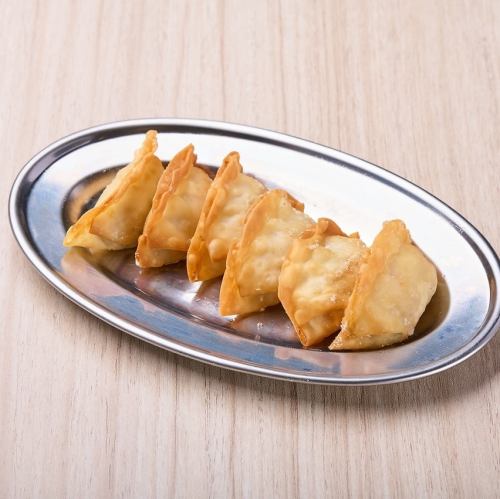 Fried dumplings (6 pieces)