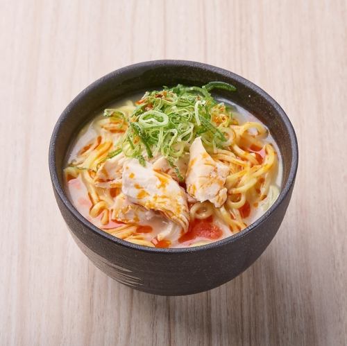 Spicy chicken broth noodles