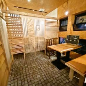 リニューアルいたしました！お隣との座席間隔を空けたり、仕切りを増やしましたので安心してお楽しみ頂けます◎