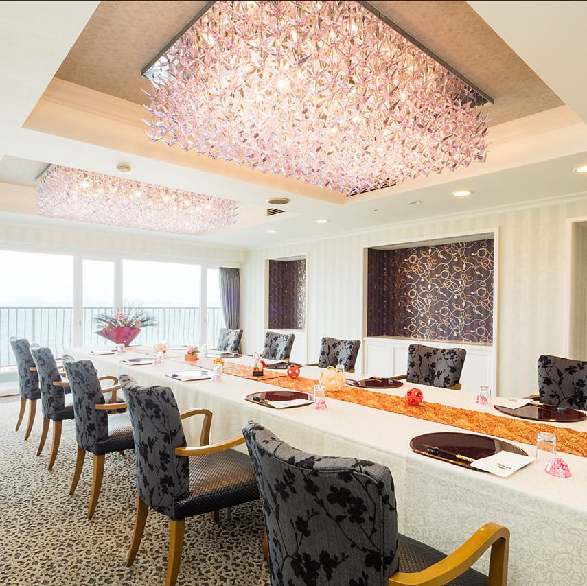 8名様、16名様までご利用できる個室をご用意。お早めにご予約を