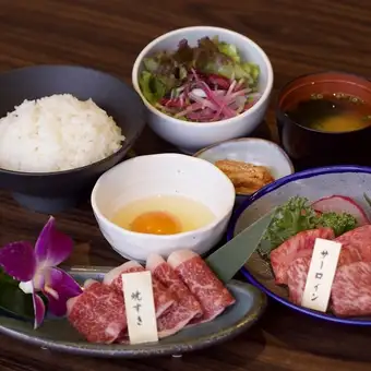 【午餐】秋田牛肉壽喜燒套餐◇3,520日圓（含稅）
