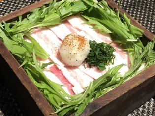 Steamed pork roses and vegetables