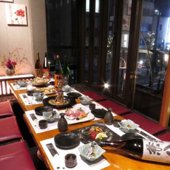 A group private room where you can see Namiki-dori from the window. Since it is a private room, it can be used for company banquets and joint parties.