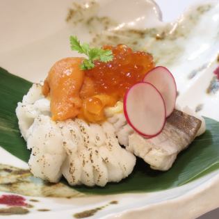 Salt-grilled fresh conger eel topped with sea urchin and salmon roe