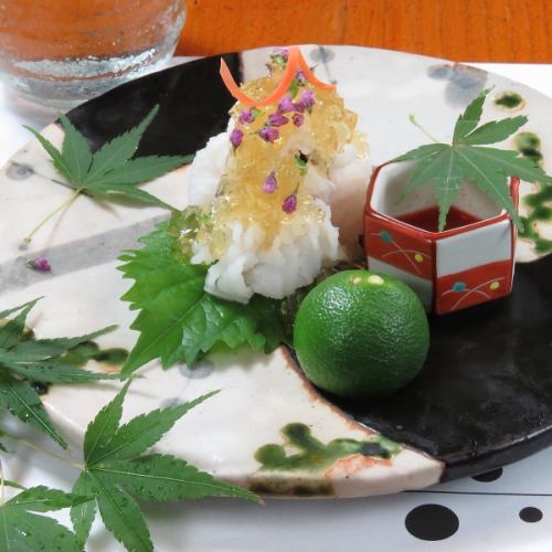 新鲜捕捞的煮海鳗配果冻