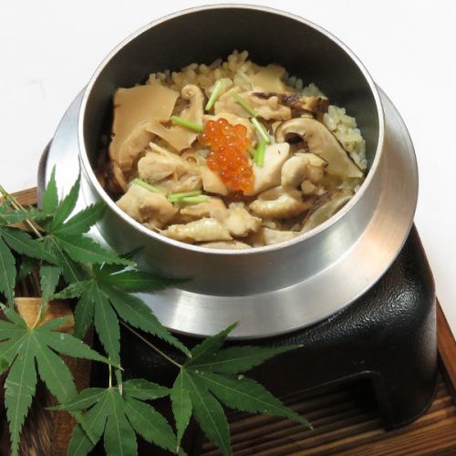 秋季松茸和鸡肉釜饭