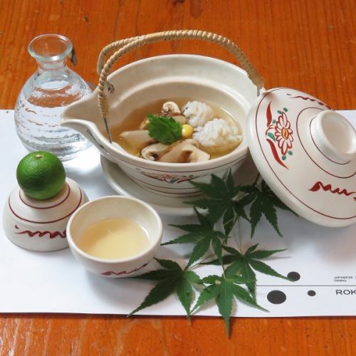 美味的松茸和活星鳗陶锅