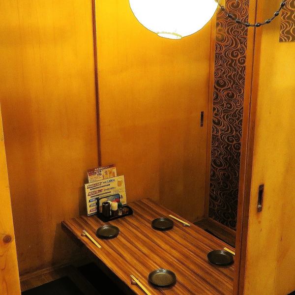 The horigotatsu private room that can accommodate up to 4 people is recommended for drinking parties and banquets with a small number of people.It's very accessible, so it's easy to meet people, and it's not affected by the weather, so you can visit without hesitation! It's safe to drink until late♪