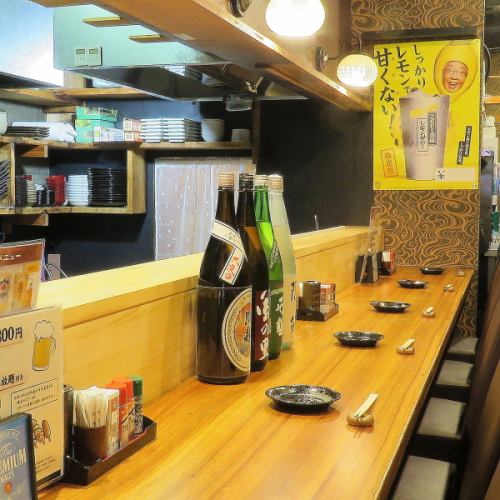 <p>The counter seats can accommodate up to 6 people! It&#39;s a calm place where you can stop by even if you&#39;re alone, so you can drop in by yourself on your way home from work.Enjoy fragrant yakitori in a relaxing atmosphere.This seat is also recommended for dates.</p>