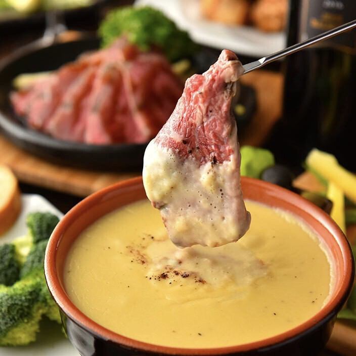 신주쿠에서 화제 끓는 중 치즈 퐁듀 & 로스트 비프 뷔페 ♪