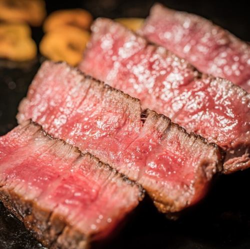 【限时至下午5点】“包含肉类寿司和裙边牛排在内的40道菜自助餐”,含无限畅饮软饮,4000日元→3000日元(含税)