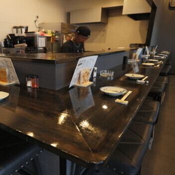 落ち着いたシックな内装♪