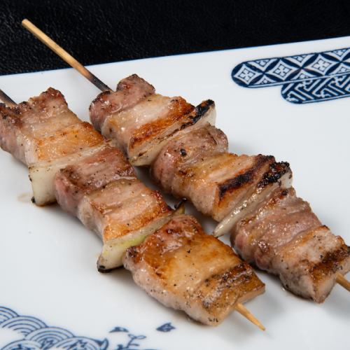 【口の中でとろける♪】名物の豚バラ焼き　230円 (税込)