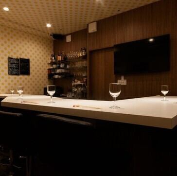 上質で雰囲気の良いカウンター席◎おひとり様から大歓迎♪