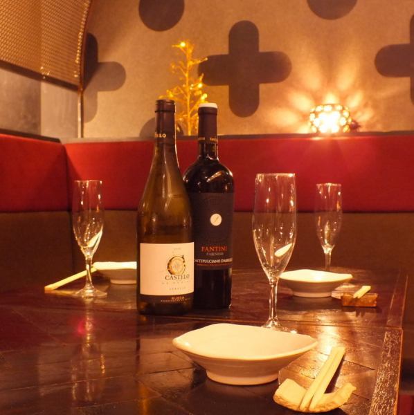 コンパや女子会にぴったりな、こだわりの照明で演出されたカジュアルなおしゃれ空間で、厳選ワインを堪能しながら楽しいひとときを過ごせます。飲み会や誕生日会、プライベートな飲み会にも最適で、心地よい雰囲気が特別な時間を演出します。友人との大切な思い出を作る場として、美味しい料理と共にぜひご利用ください♪