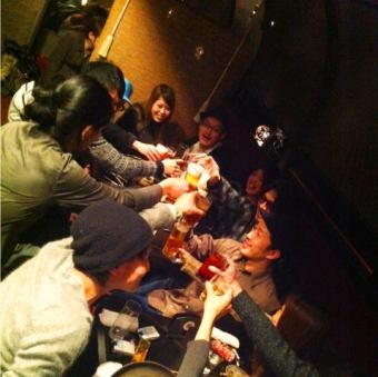 【歓送迎会や宴会などに】会社の飲み会や各種宴会に最適な場所で、みんなで楽しく盛り上がることができます。周囲を気にせずプライベート空間でリラックスして過ごせるので、心地よい時間を楽しめます。駅から徒歩圏内の便利な立地で、合流もしやすく、友人や同僚と素敵なひとときを共有するのにぴったりです。