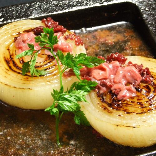 焼き玉ネギの酒盗オイルがけ