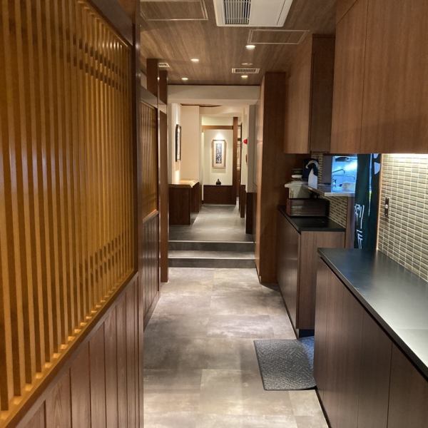 5 minutes walk from the east exit of JR Shinjuku Station. 1 minute walk from the C5 exit of Shinjuku Sanchome Station on the Toei Shinjuku Line and Tokyo Metro Marunouchi Line. Please feel free to contact us if you have a large party.