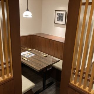 4名様でご利用いただける個室もご用意しております。数に限りがございます。ご予約はお早めに！