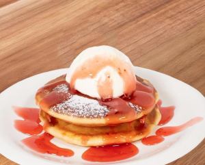 ホットケーキ アイス＆ストロベリーソース