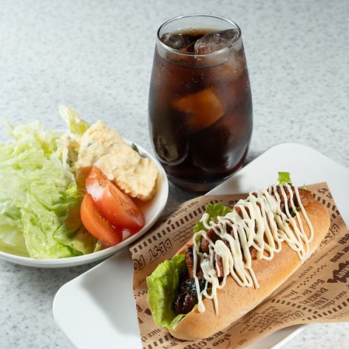 【お得なモーニング＆ランチセット】カフェ営業OPEN！ホットドッグ＋ドリンク＋サラダ　通常1200→800円！