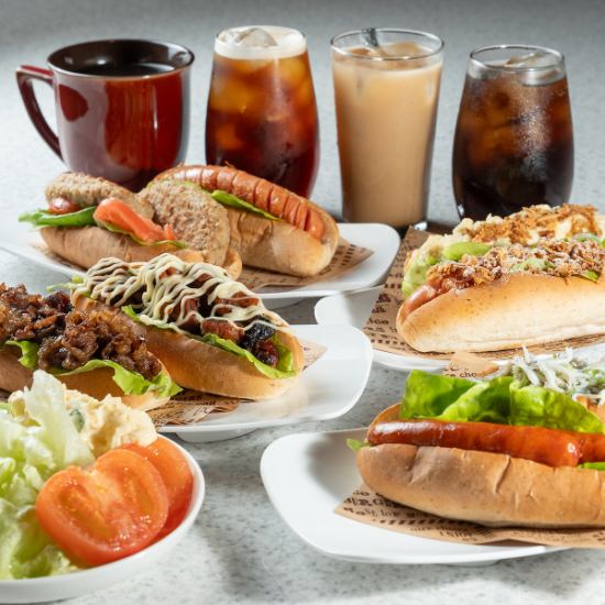 ホットドッグ＋ドリンク＋サラダで800円！観光やランチにぜひ★