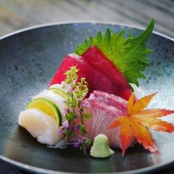 共200種菜色！炭火烤雞肉串、豐洲市場直送鮮魚等。 3小時無限暢飲！ 「超值套餐」3,480日圓