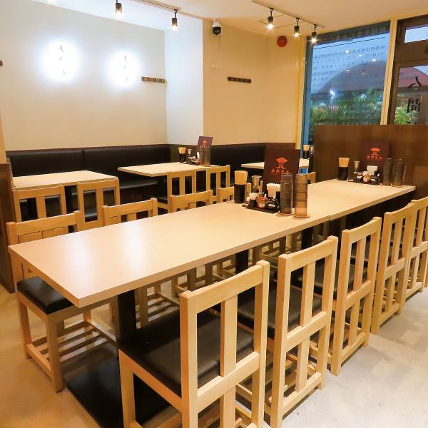 [Mala Sensei, which gained popularity in Toyosu and was even featured on Hirunandesu, has opened a second store in Nihonbashi!] The restaurant has a spacious and relaxing space where you can enjoy your meal in an open atmosphere.Our relaxing table seats are available for one person or more. There is ample space between the seats, so please use them for banquets, dinner parties, and various other occasions!