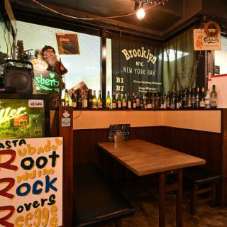 4名様用ボックス席。デートなどにもどうぞ★