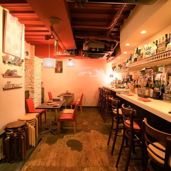 ≪Enjoying in a Spanish space≫ A wonderful Spanish space full of exoticism spreads out.Table seats and counter seats are available, so you can use it for various occasions, from dates to banquets with friends! Enjoy your meal with Spanish wine and beer.