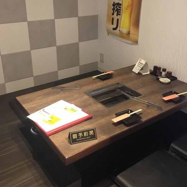 落ち着いた雰囲気の掘りごたつ個室がおすすめ。仕切りを取って人数に合わせての宴会にも対応♪※個室は数に限りがございますので早めのご予約がお薦めです。