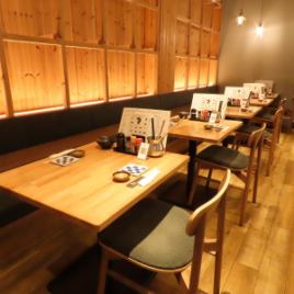 1階の2名様テーブル席になります。15～25名の団体様も可
