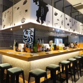 カウンター席会社帰りもプライベートもどんなシーンでもご利用可能です！