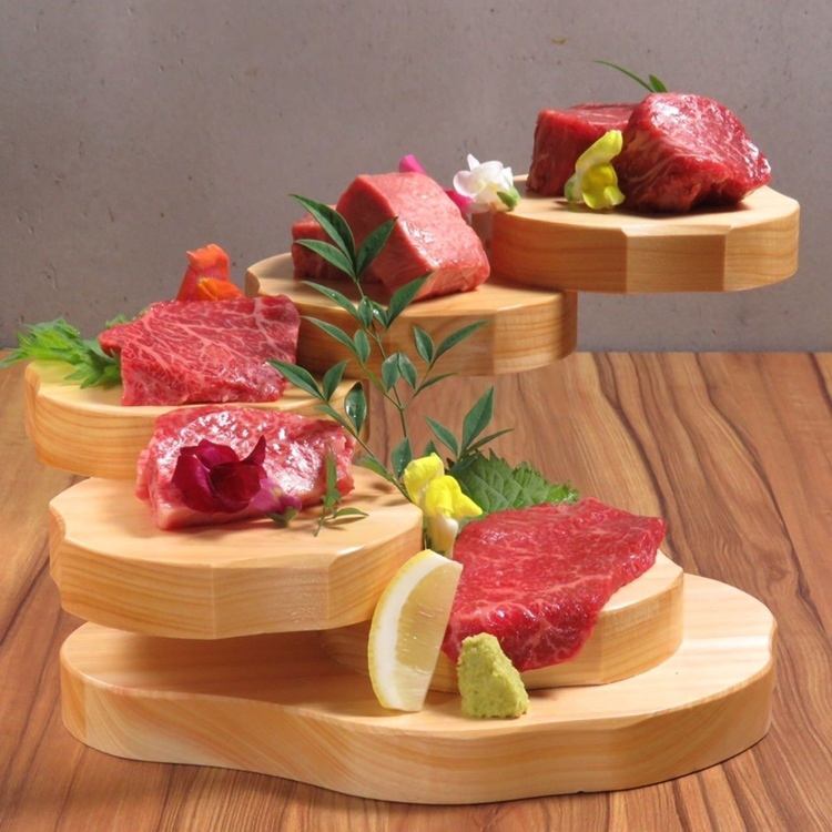 ゆったりソファ席で本格炭火焼肉食べ放題！60分50品1980円～◎
