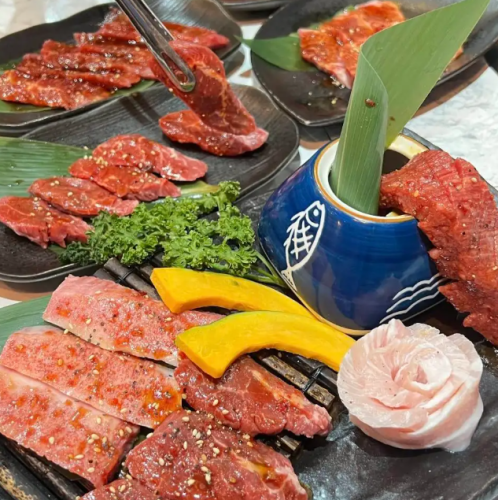 【アラカルトもOK！】肉寿司やA5ランク肉も多く取り揃えております♪デートや接待、女子会にご利用下さい★