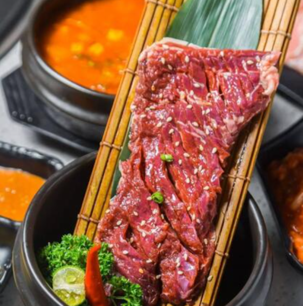 【特選食べ放題コース】★サイコロハラミステーキやツボファミリーの一本焼きを満喫する豪華なプラン