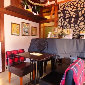 [Table seating: 2 people x 1 table]