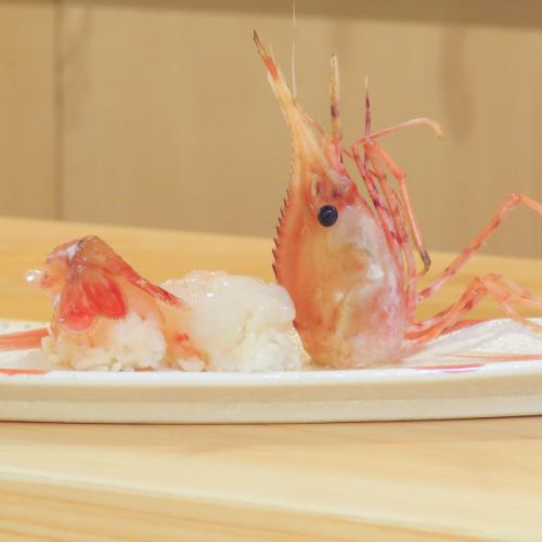 Creative sushi using Hokuriku ingredients