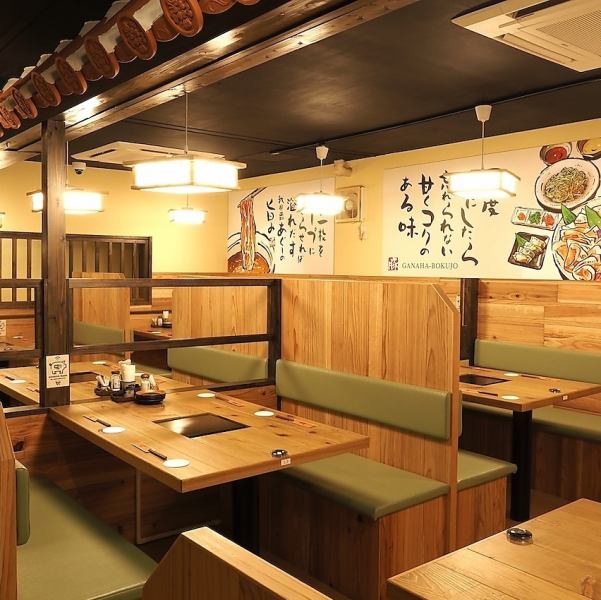 【恩納村の観光エリアにございます】当店は宴会も承っており、宴会最大32名様まで対応可能です◎落ち着いた雰囲気の店内で、各種飲み会や、ご家族でのお食事、仲間同士でのお集まり等々、幅広いシーンでご利用いただけます！※人数やお席等については、お気軽に店舗までお問い合わせください。