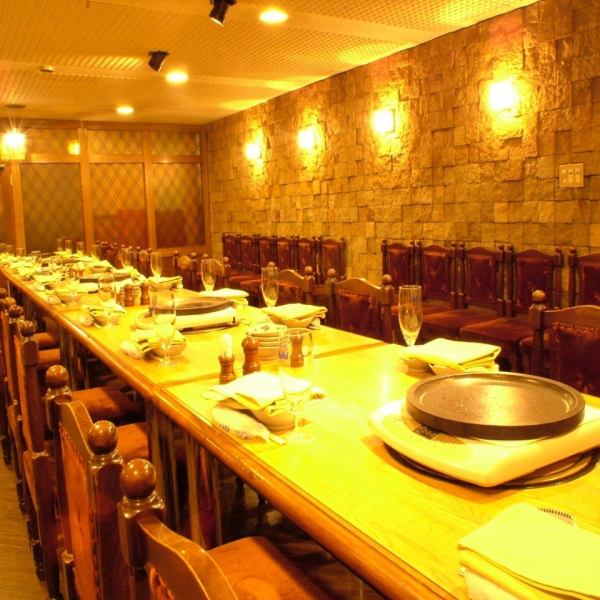 【個室宴会◎最大20名まで】レトロ感漂う重厚感溢れる個室。20名様まで。