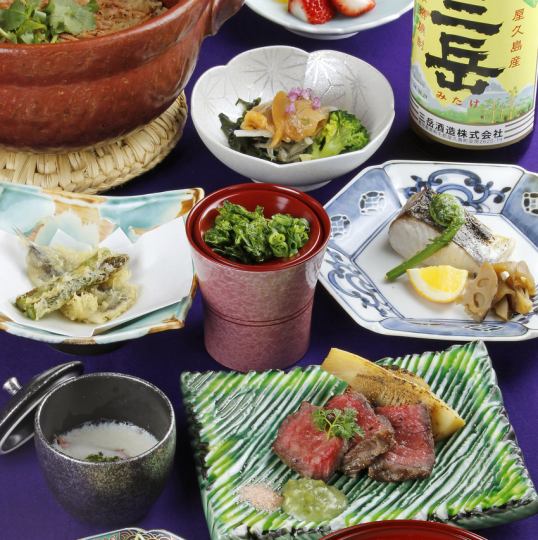 每月主廚精選懷石料理套餐：7道菜，110分鐘無限暢飲，5000日圓（含稅）