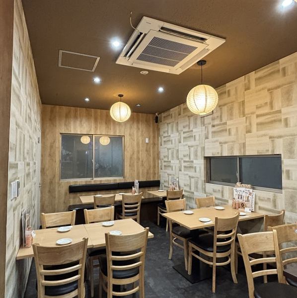 【５～10名の小規模宴会にも最適◎】2Fフロアでは、30名様までの貸し切りができる広々としたスペースをご用意しております！5～10名の小規模宴会にも最適で、アットホームな雰囲気の中で楽しい時間を過ごせます♪会社宴会やご友人との飲み会などでぜひご活用ください！