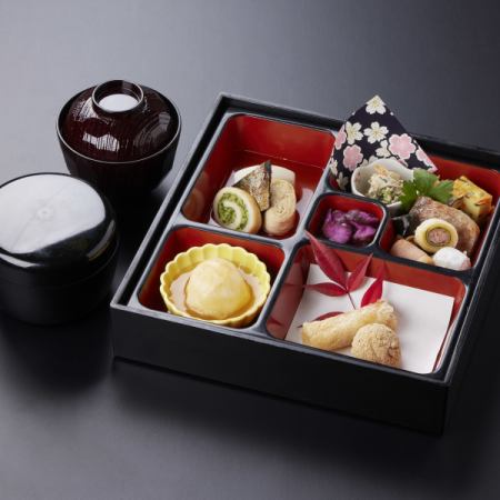 「末廣便當」是可以一點點享受各種美味的京都料理的便當。也深受女性歡迎