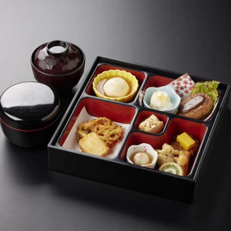 School trip limited "Suehiro bento" filled with colorful Kyoto obanzai dishes♪ Rice refill included