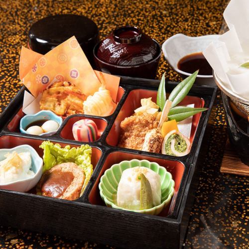 School trip limited ``Kinukake bento'' has a lot of contents and comes with boiled tofu, making your child very satisfied! Refills of rice included