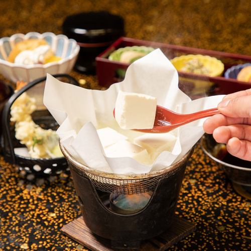 老舗の銘店が作る、人気の京都名物！絶品の湯豆腐が自慢